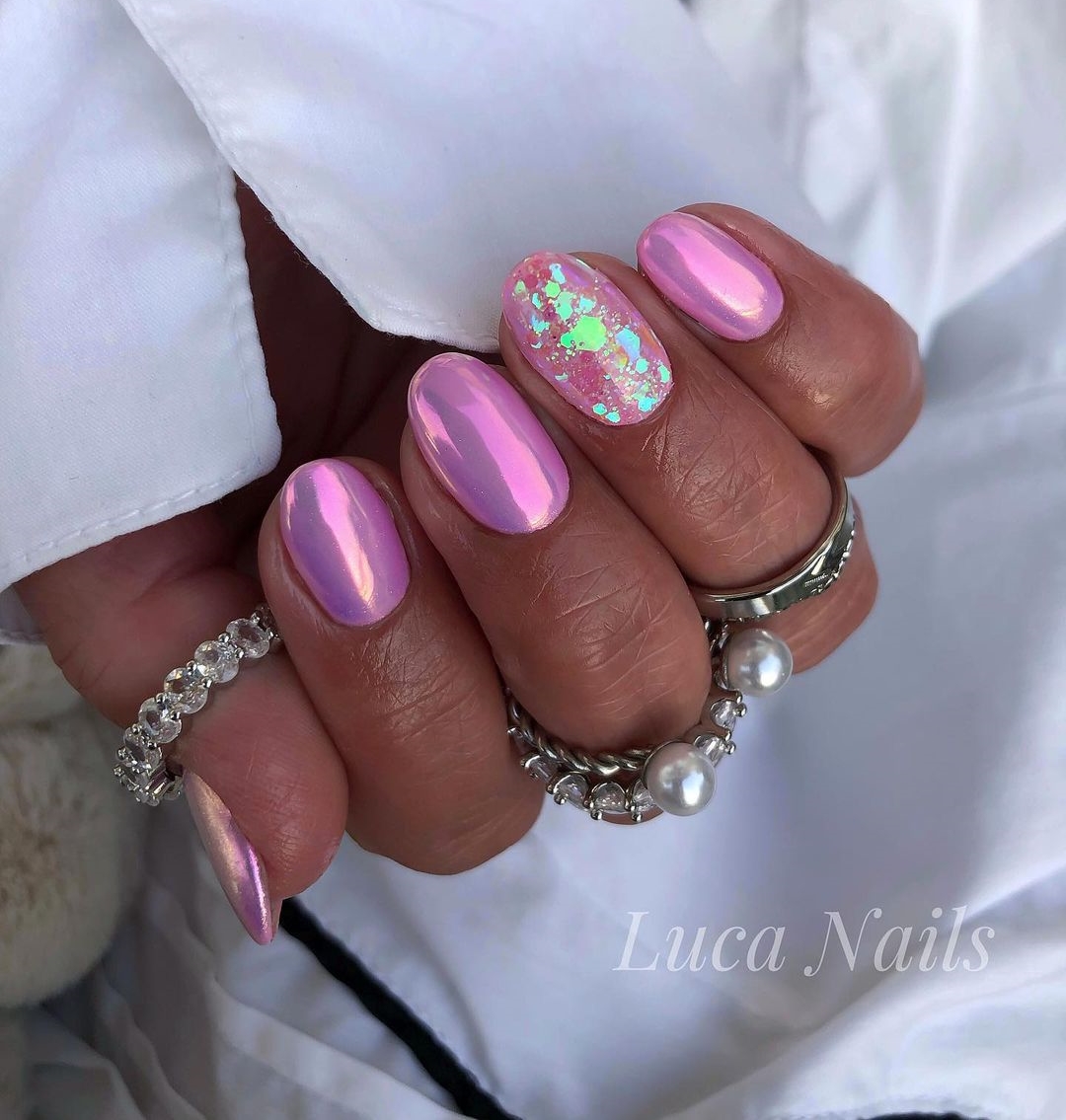 Short Pink Chrome Nails with Glitters