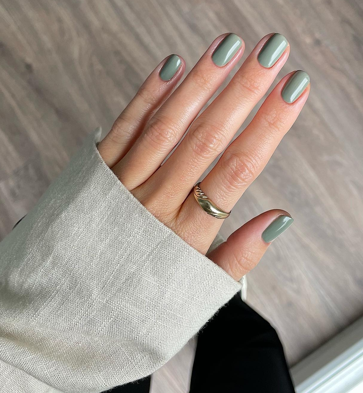 Very Short Green Manicure