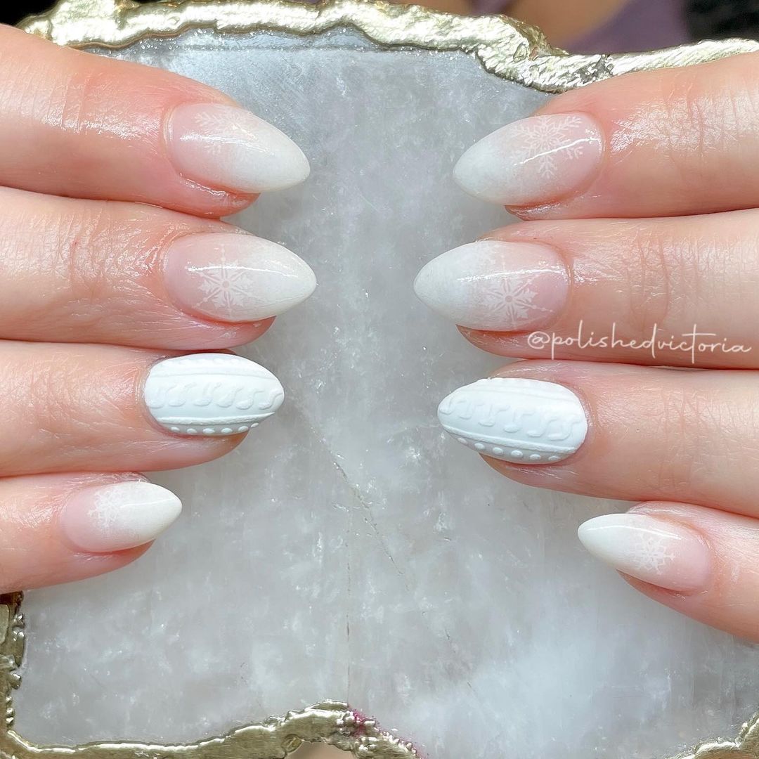 Short Ombre Nails with Winter Design