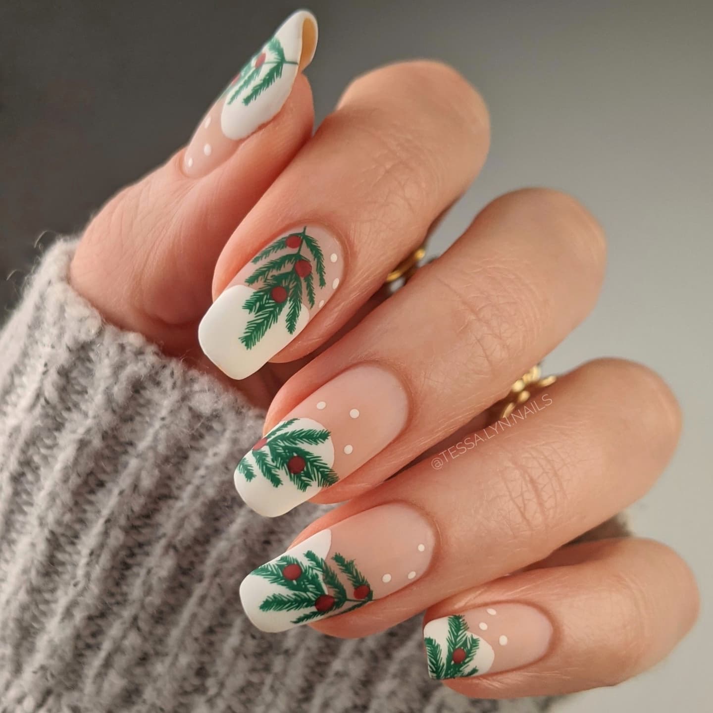 50 Christmas Nails Design Ideas for This Holiday Season - Hairstylery 50-christmas-nails-design-ideas-for-this-holiday-season-hairstylery