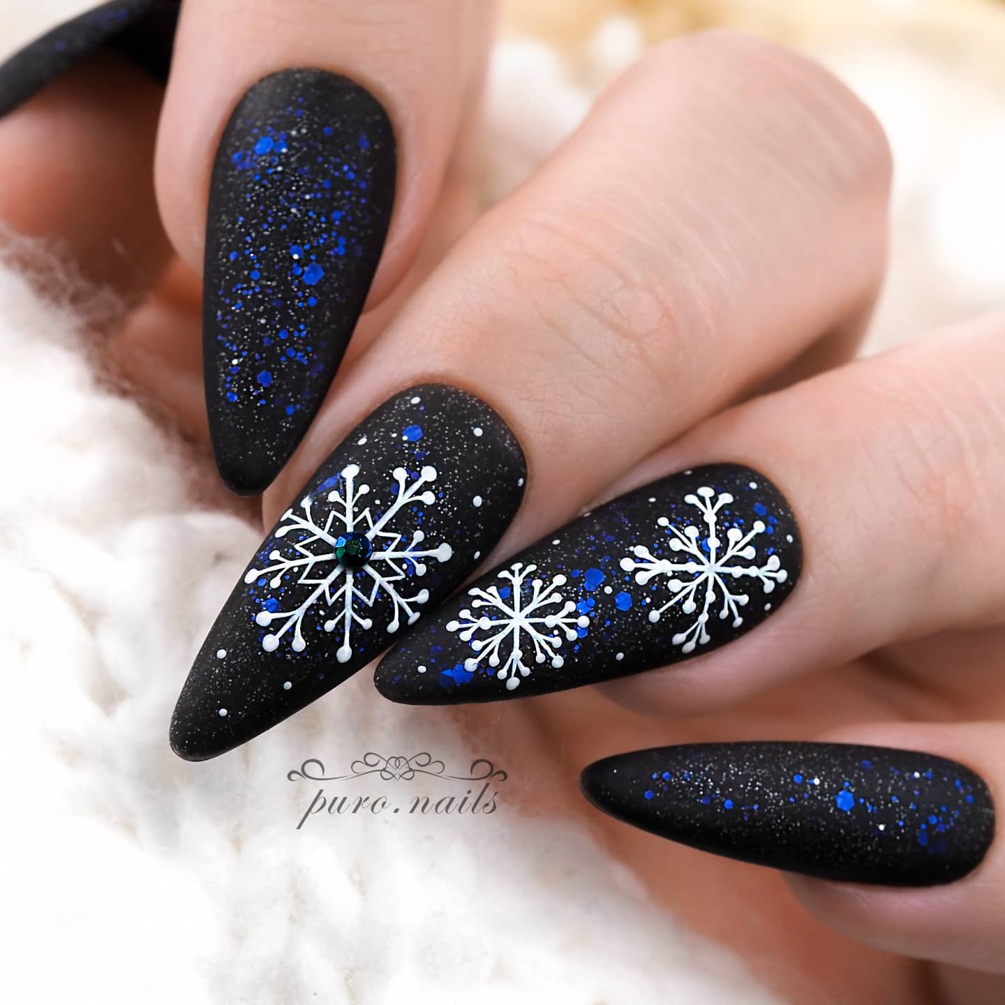 50 Christmas Nails Design Ideas for This Holiday Season - Hairstylery 50 Christmas Nails Design Ideas for This Holiday Season - Hairstylery