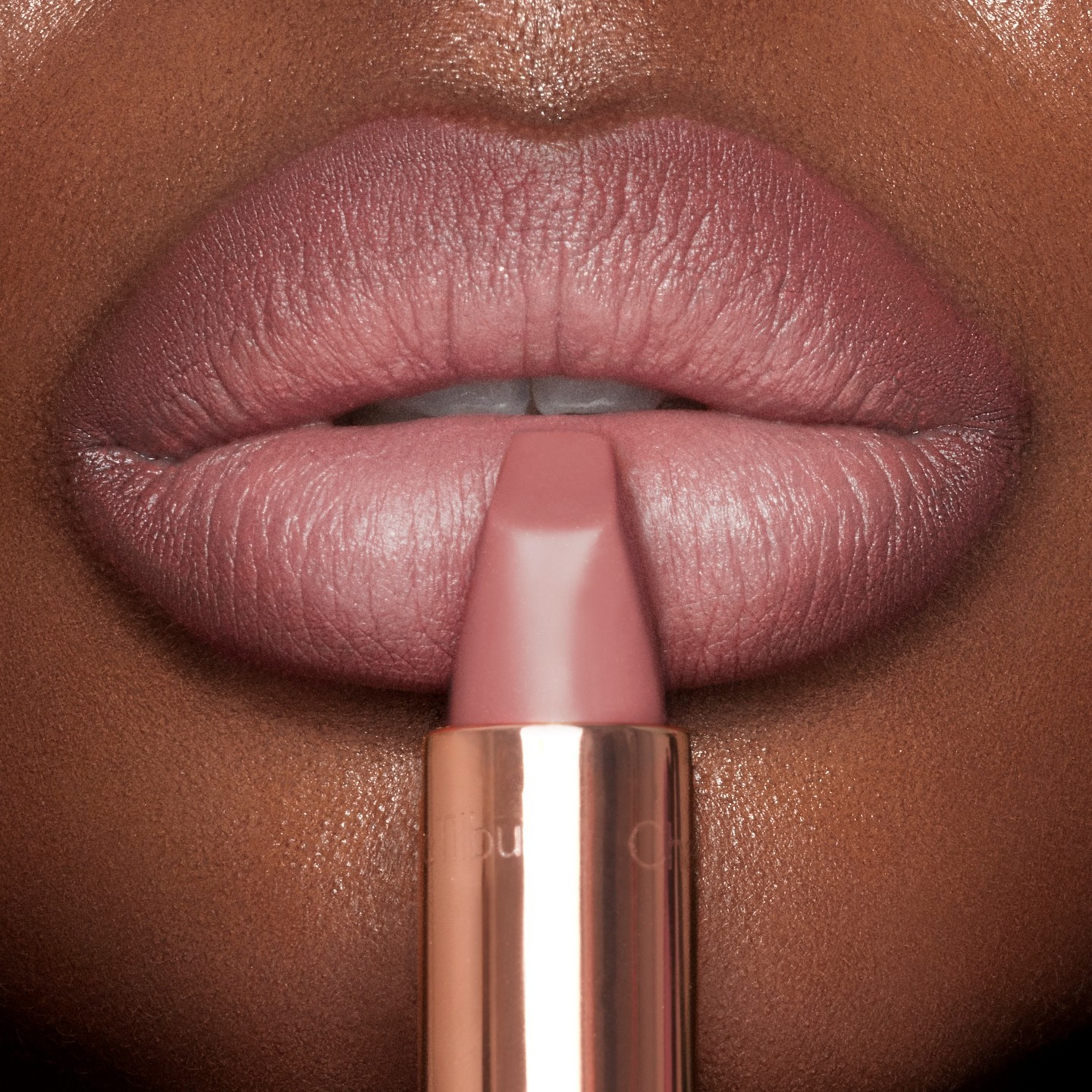 Sombra de batom pêssego Charlotte Tilbury