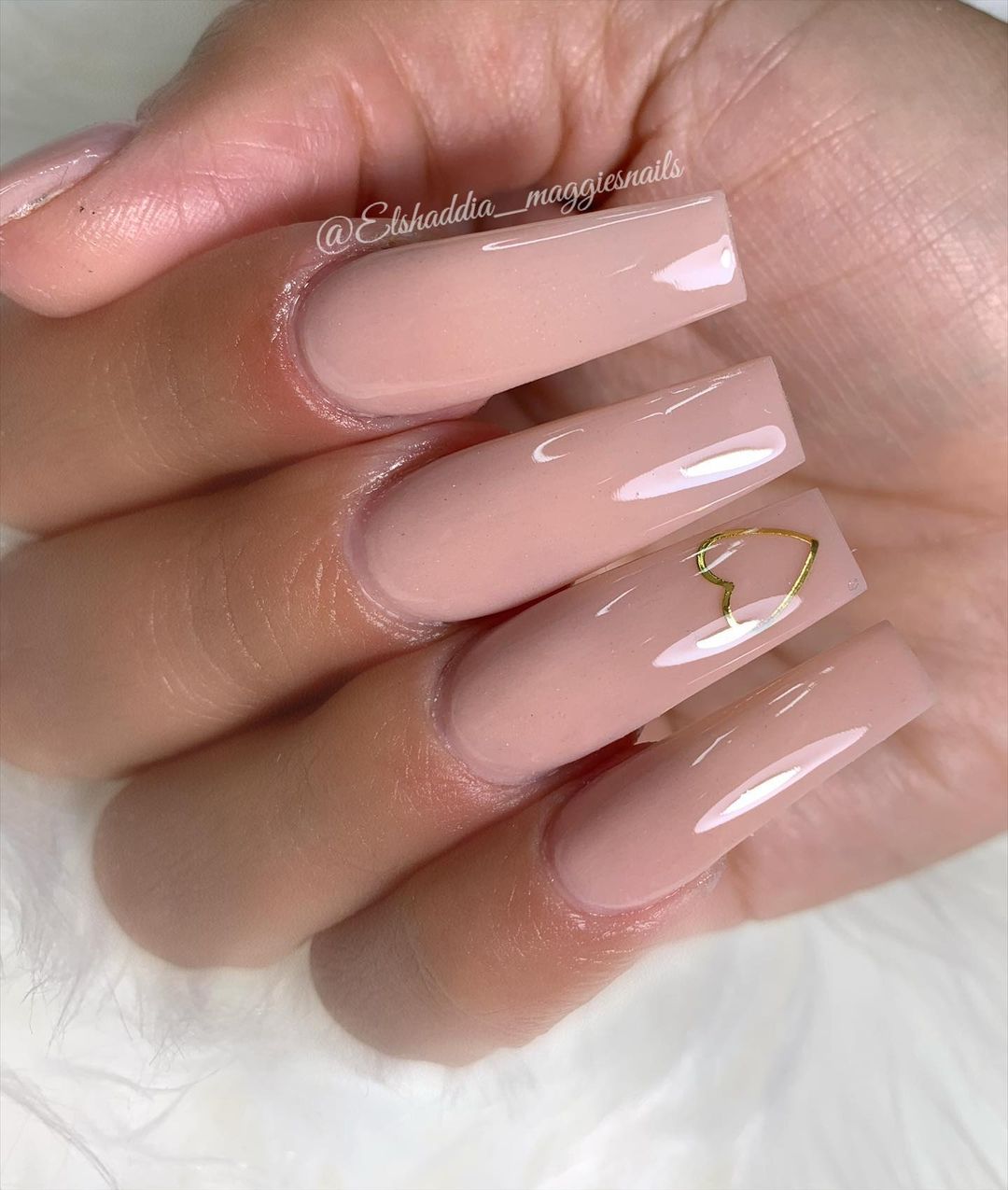 Nude coffin nail pattern for any nail shape