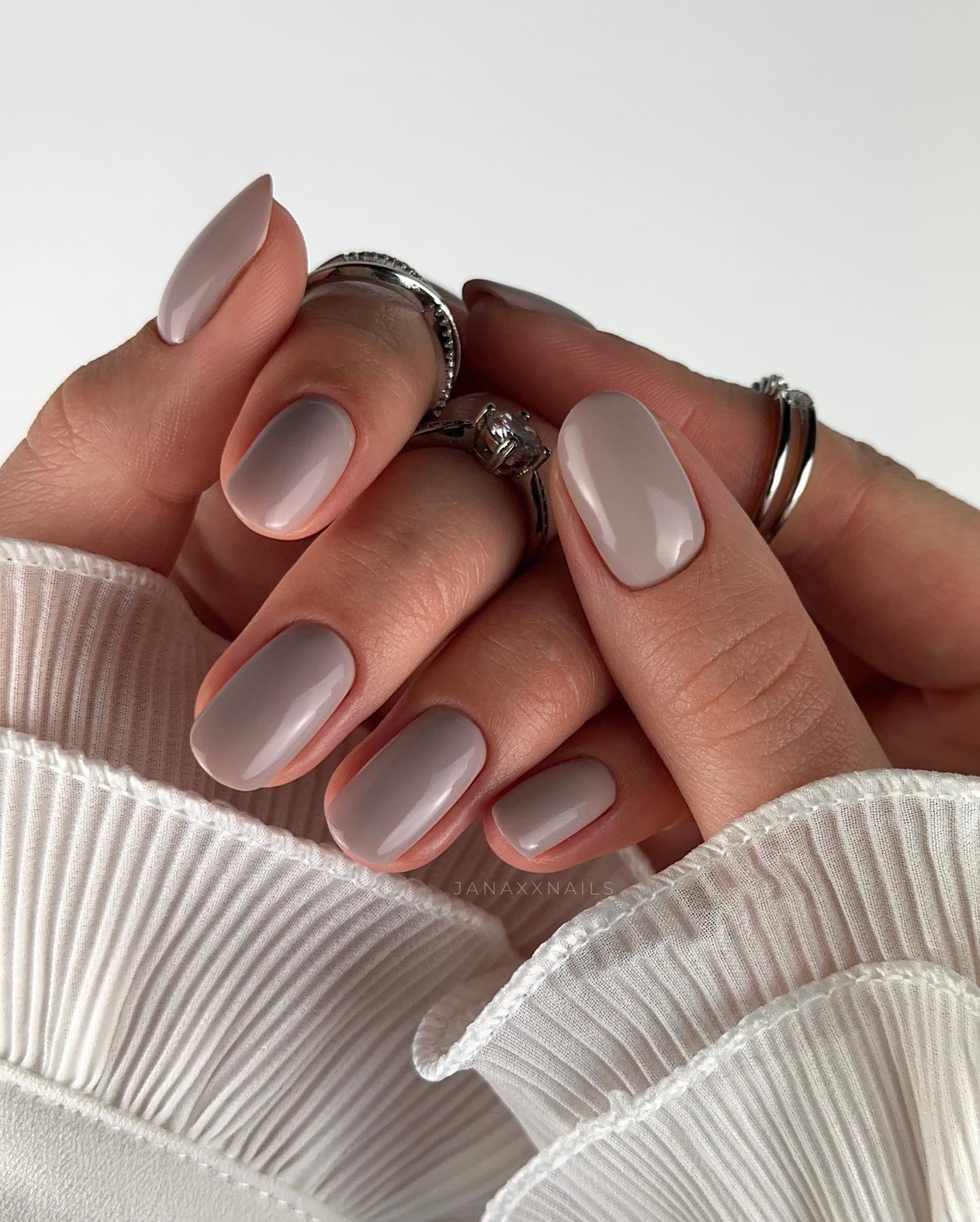 Short Round Light Grey Nails