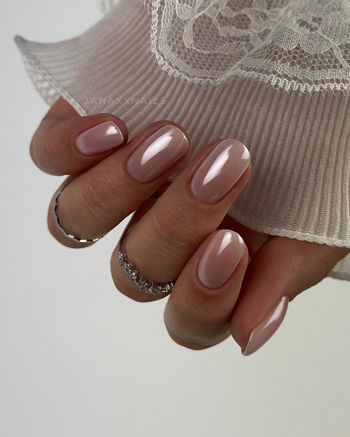 68 Top Chrome Nails to Try This Season's Best Manicure Trend