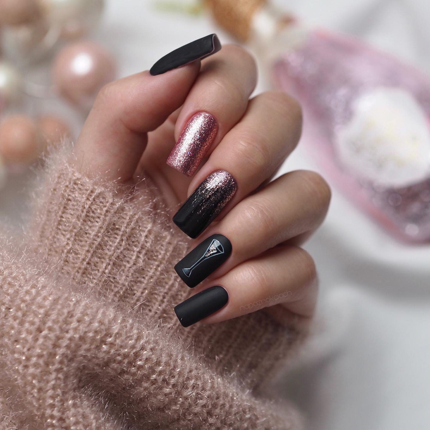50 Christmas Nails Design Ideas for This Holiday Season - Hairstylery 50 Christmas Nails Design Ideas for This Holiday Season - Hairstylery