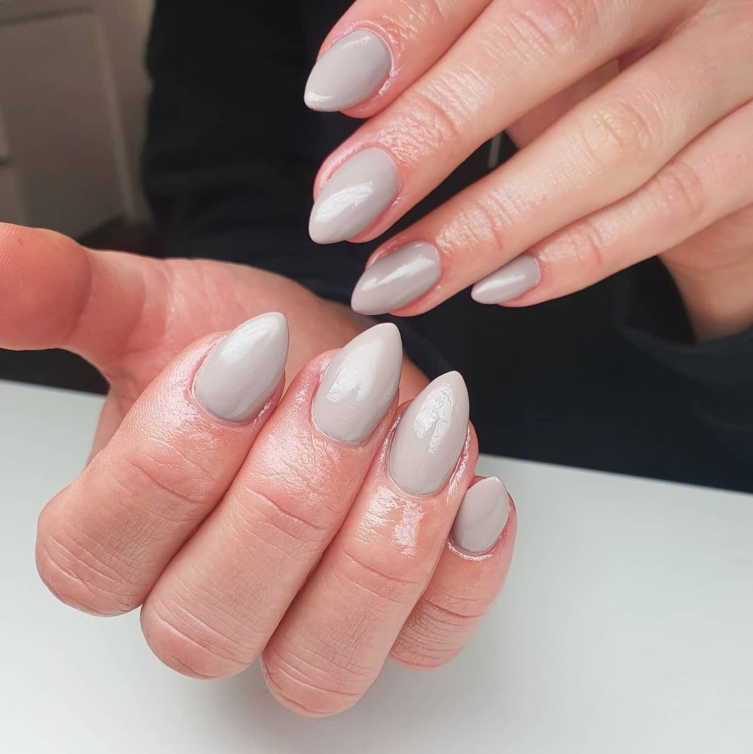 Grey nude nail pattern to compliment your style and skin tone