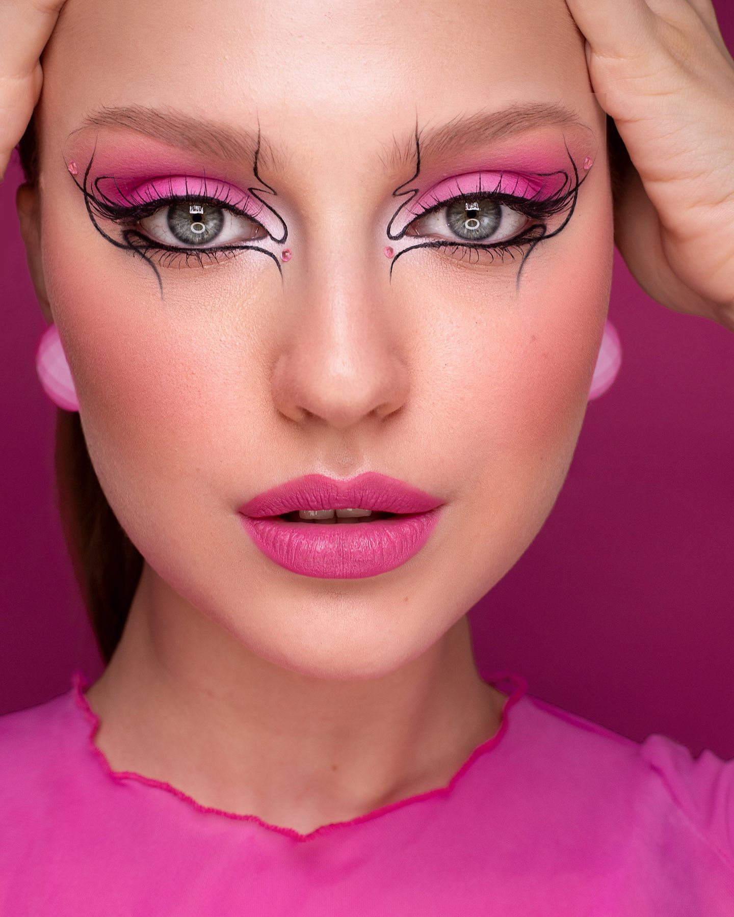 Pink Glam Eyeshadow with Black Pencil Lines