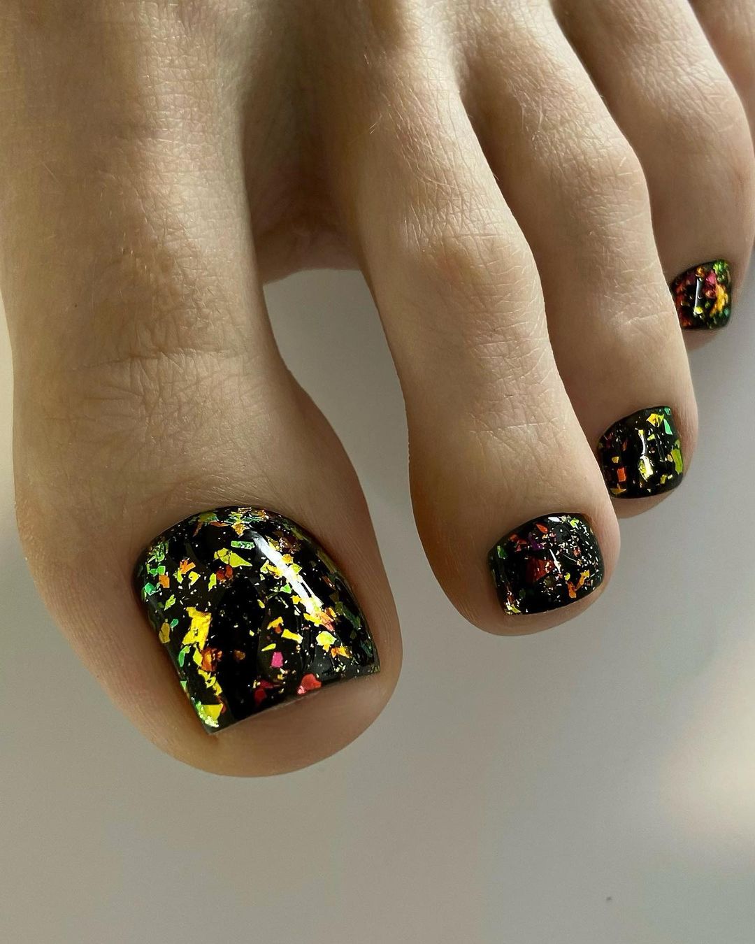 Black Toe Nails with Yellow Glitter Design