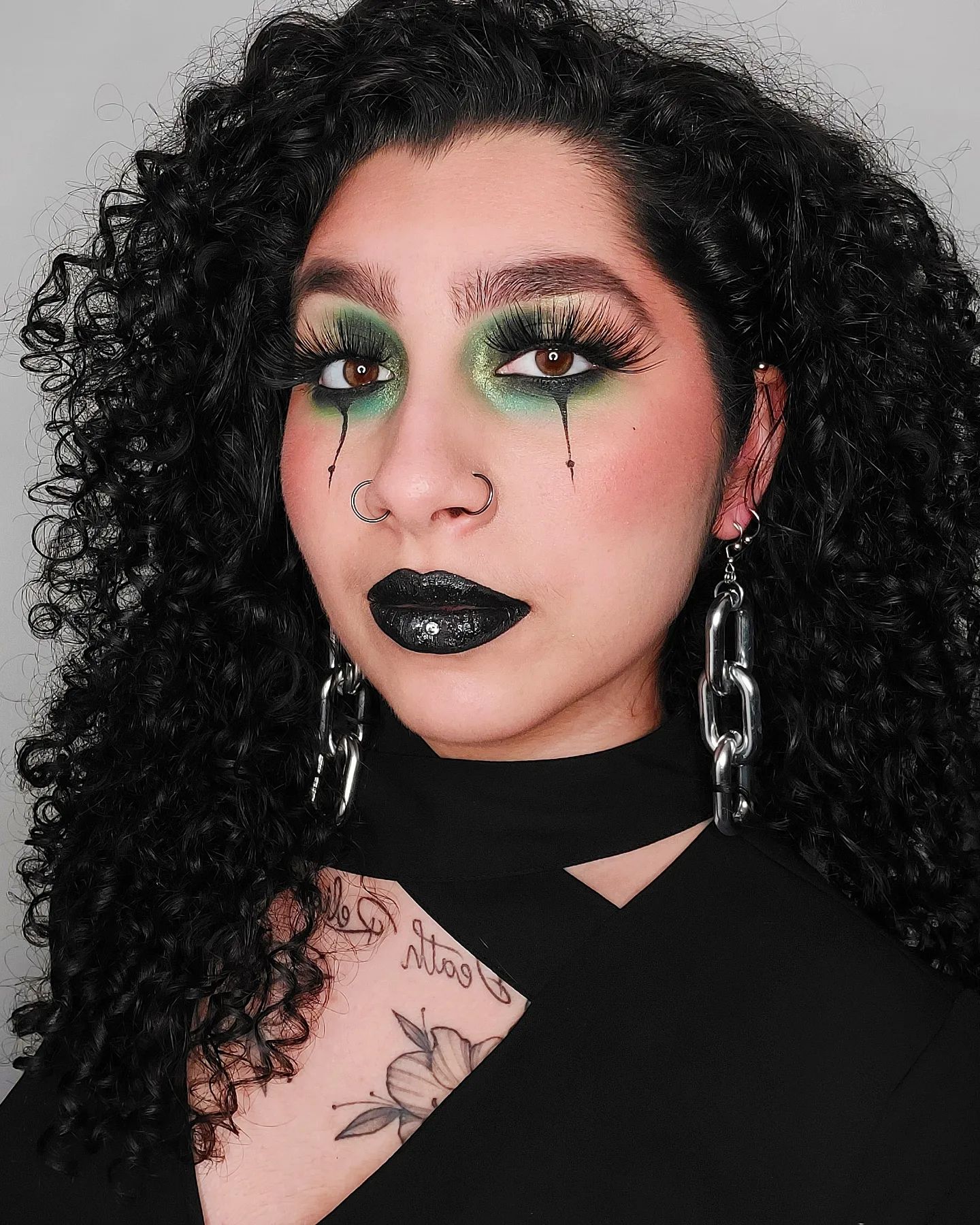 Graphic Makeup with Green Shades and Dark Glossy Lips