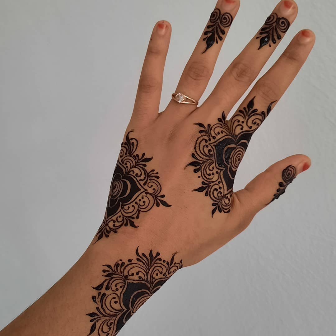 Pretty Hand Tattoos 35 Inspiring Ideas Unisex Edition  InkMatch