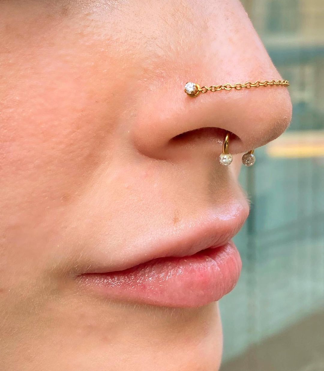 Nasallang Gold Chain Nose Piercing