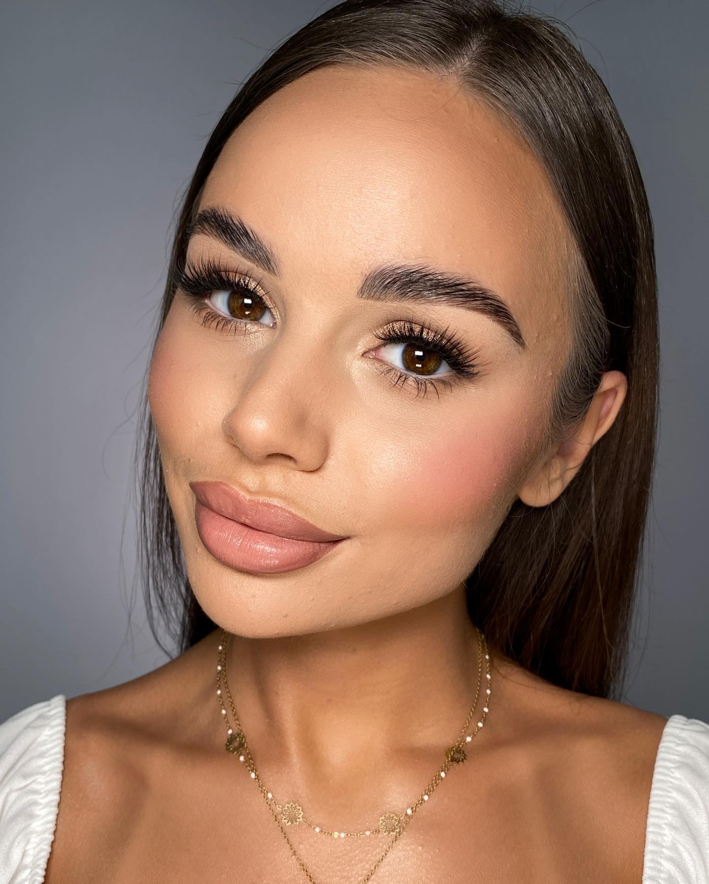 Soft Natural Makeup Look on Tanned Skin Tone