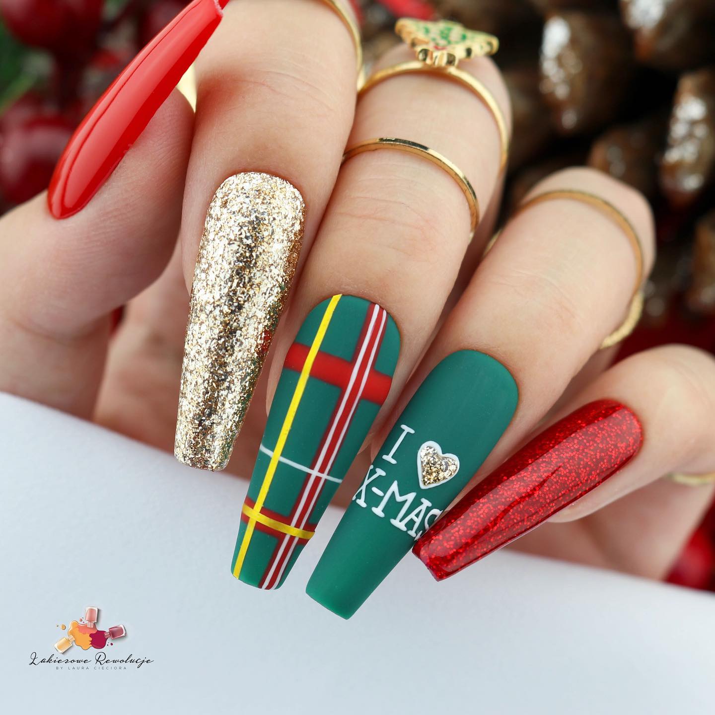 50 Christmas Nails Design Ideas for This Holiday Season - Hairstylery