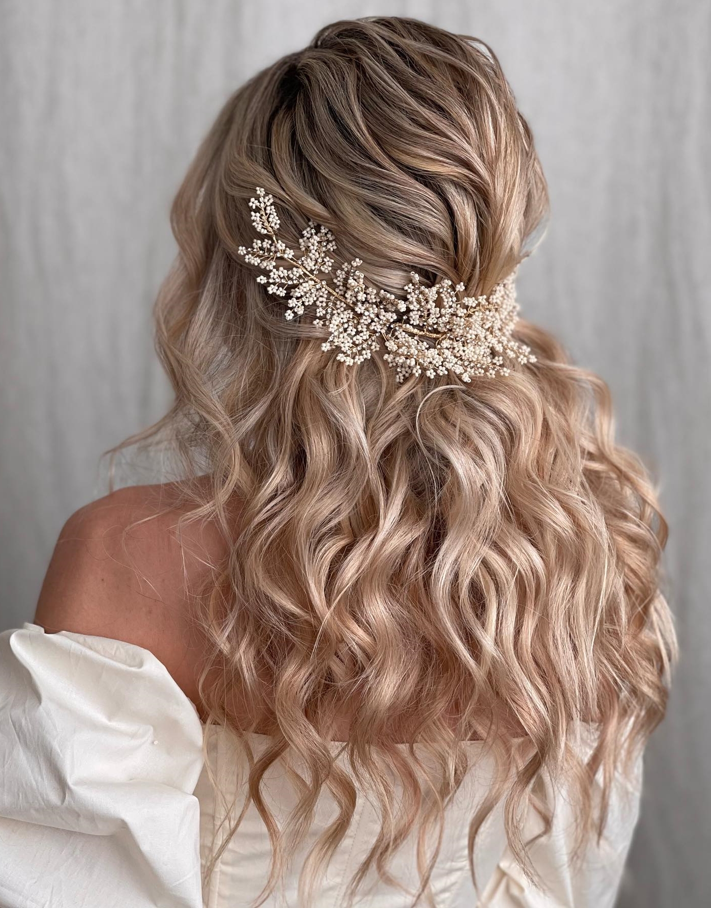 Top 11 Bridal Hairstyles For Curly Hair To Rock On Your DDay