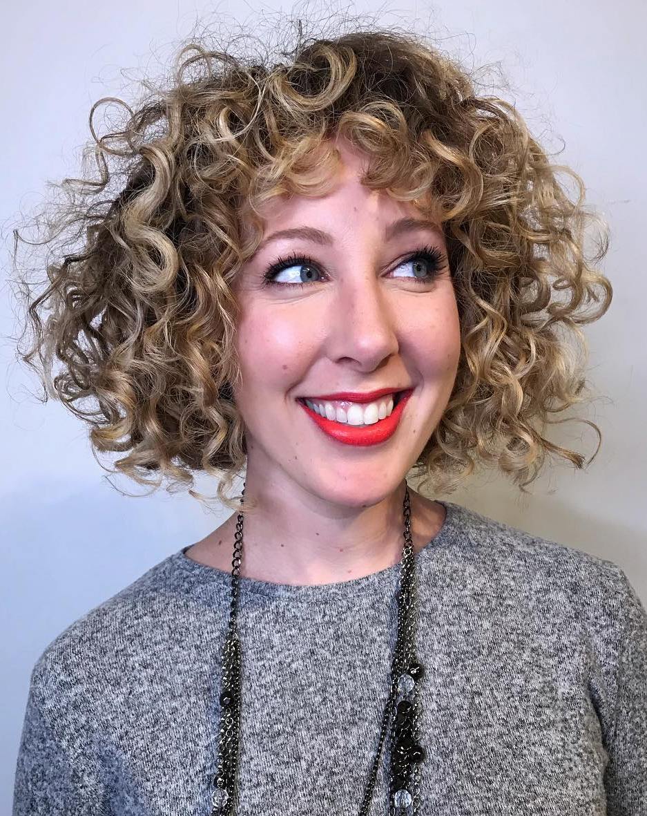 curly haircuts for oval faces