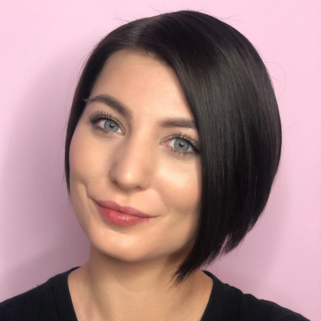 Sleek Angled Bob For Thin Hair