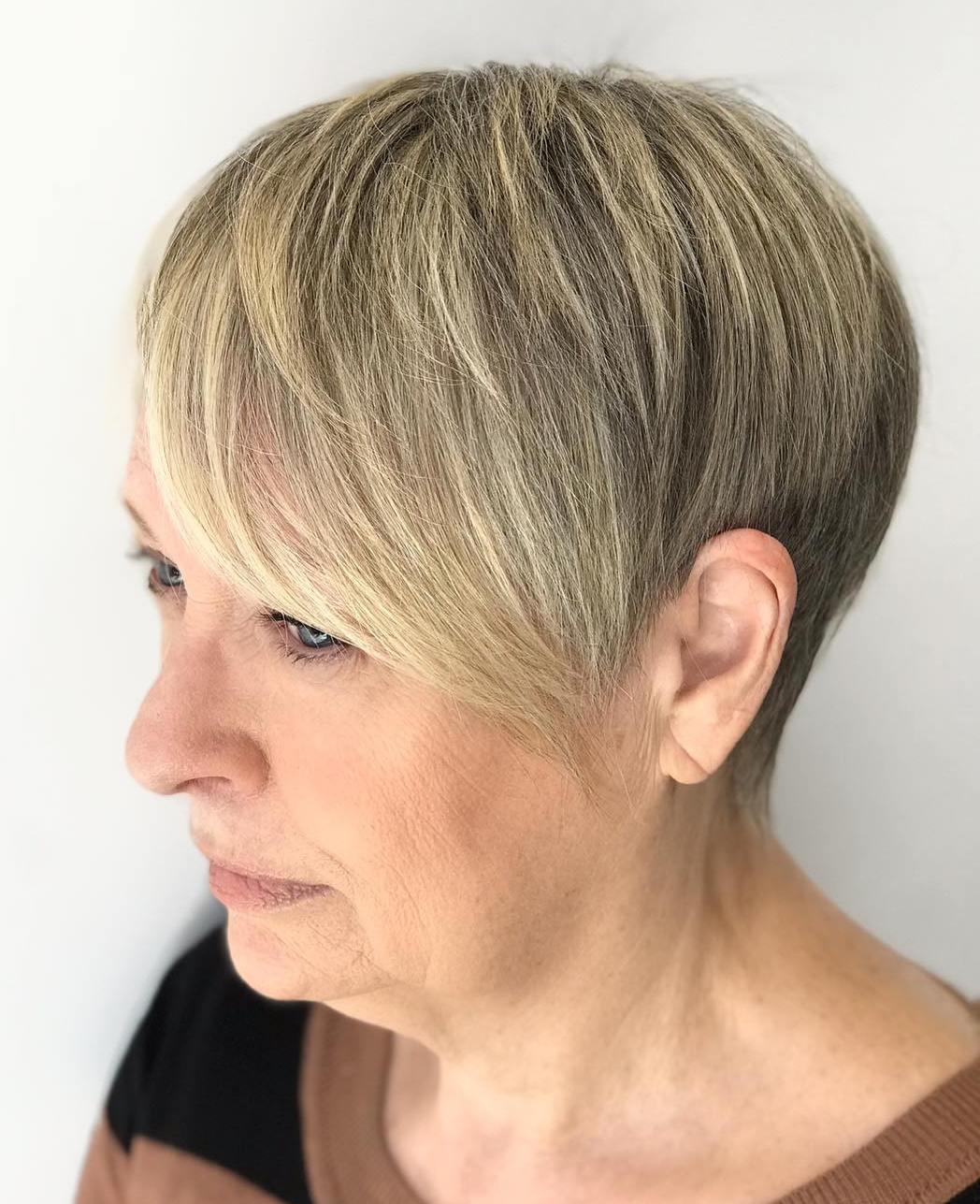 Short Feathered Cut For Straight Hair