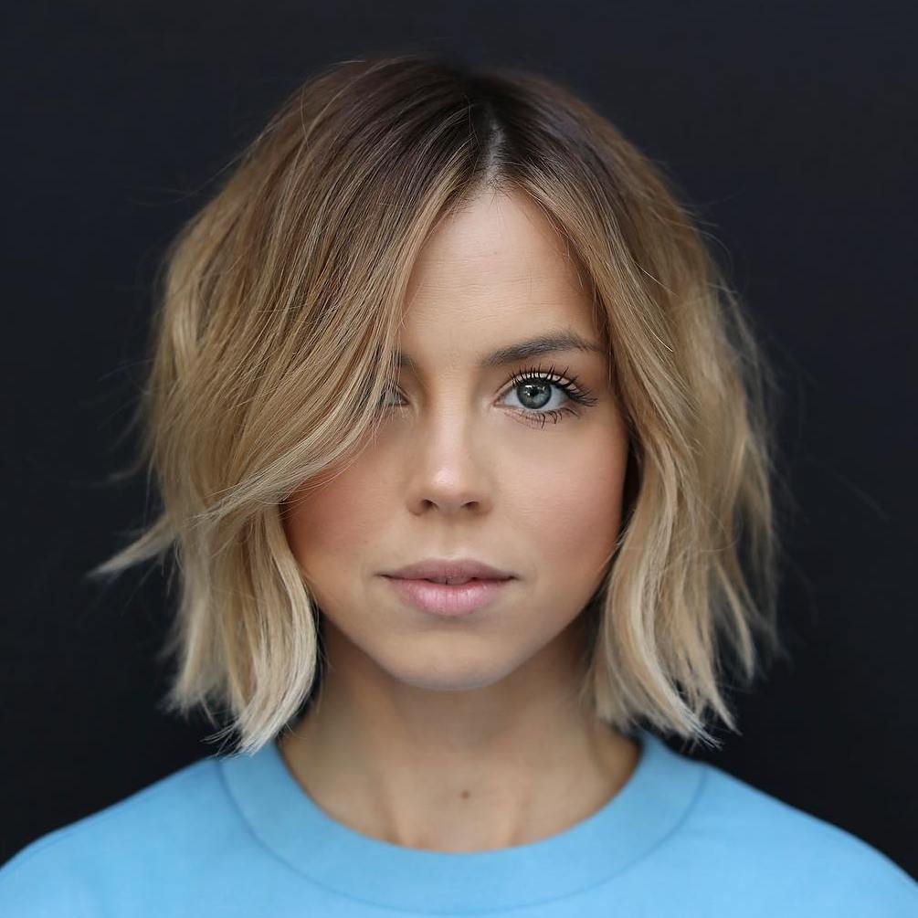 Shaggy Bronde Bob para caras ovaladas