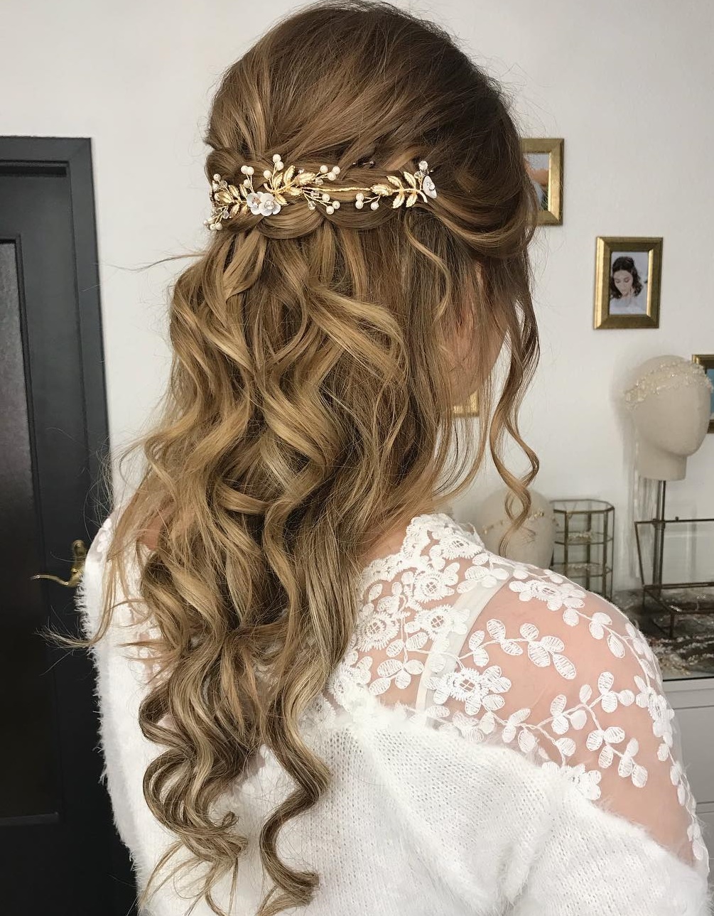 30 Picture Perfect Updos For Long Hair Everyone Will Adore In