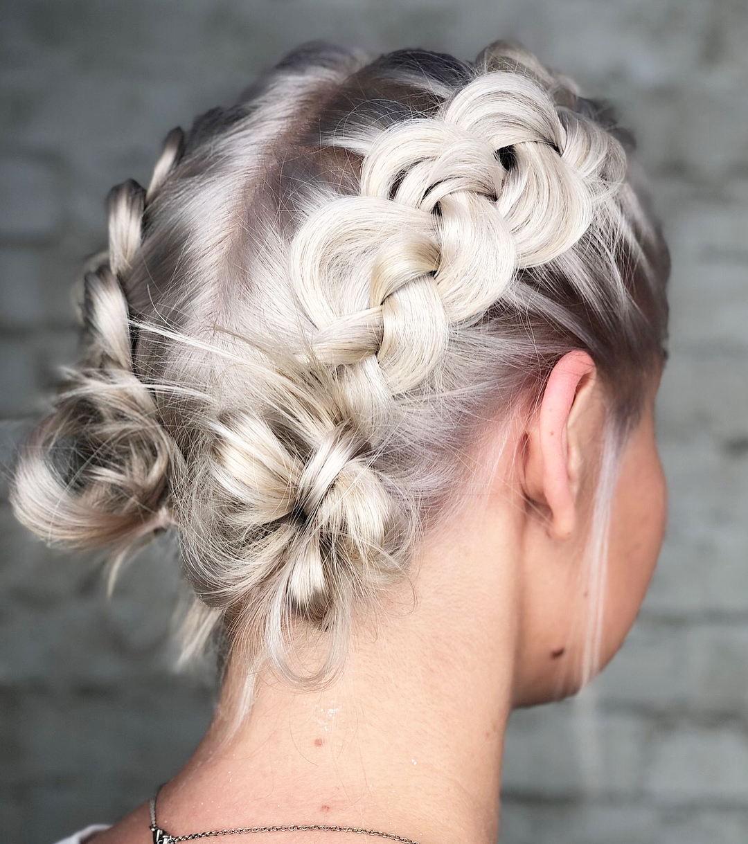 65 Trendy Updos for Short Hair for Both Casual and Special Occasions