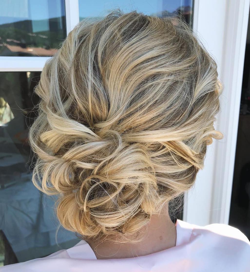 65 Trendy Updos for Short Hair for Both Casual and Special Occasions